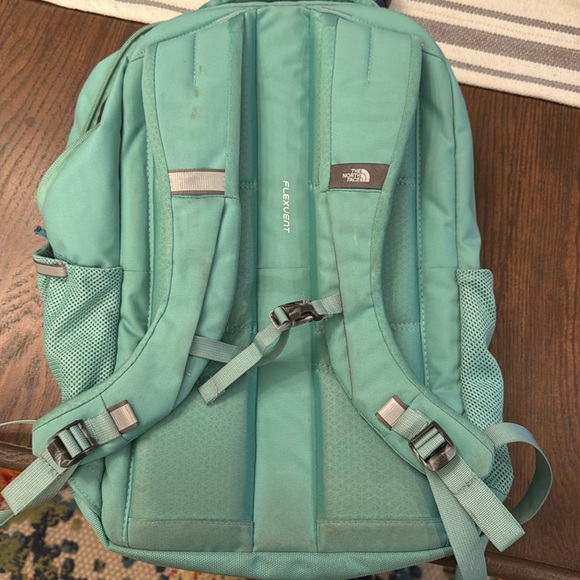 The NORTH FACE Women's Jester Commuter Laptop Backpack Wasabi/Harbor Blue - Picture 9 of 11